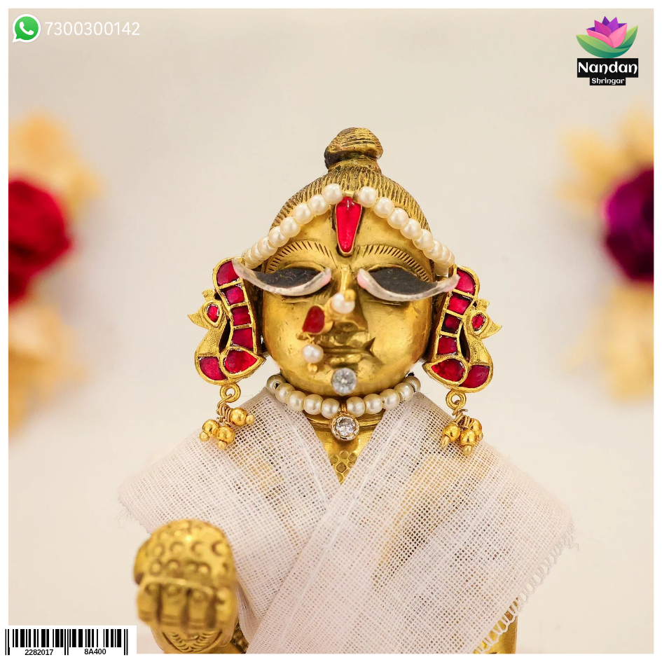Mayurakrit jadaau kundal by Nandan Shringar featuring intricate kundan design and traditional craftsmanship.