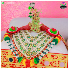Suva Pankhi Chandrika Ko Shringar