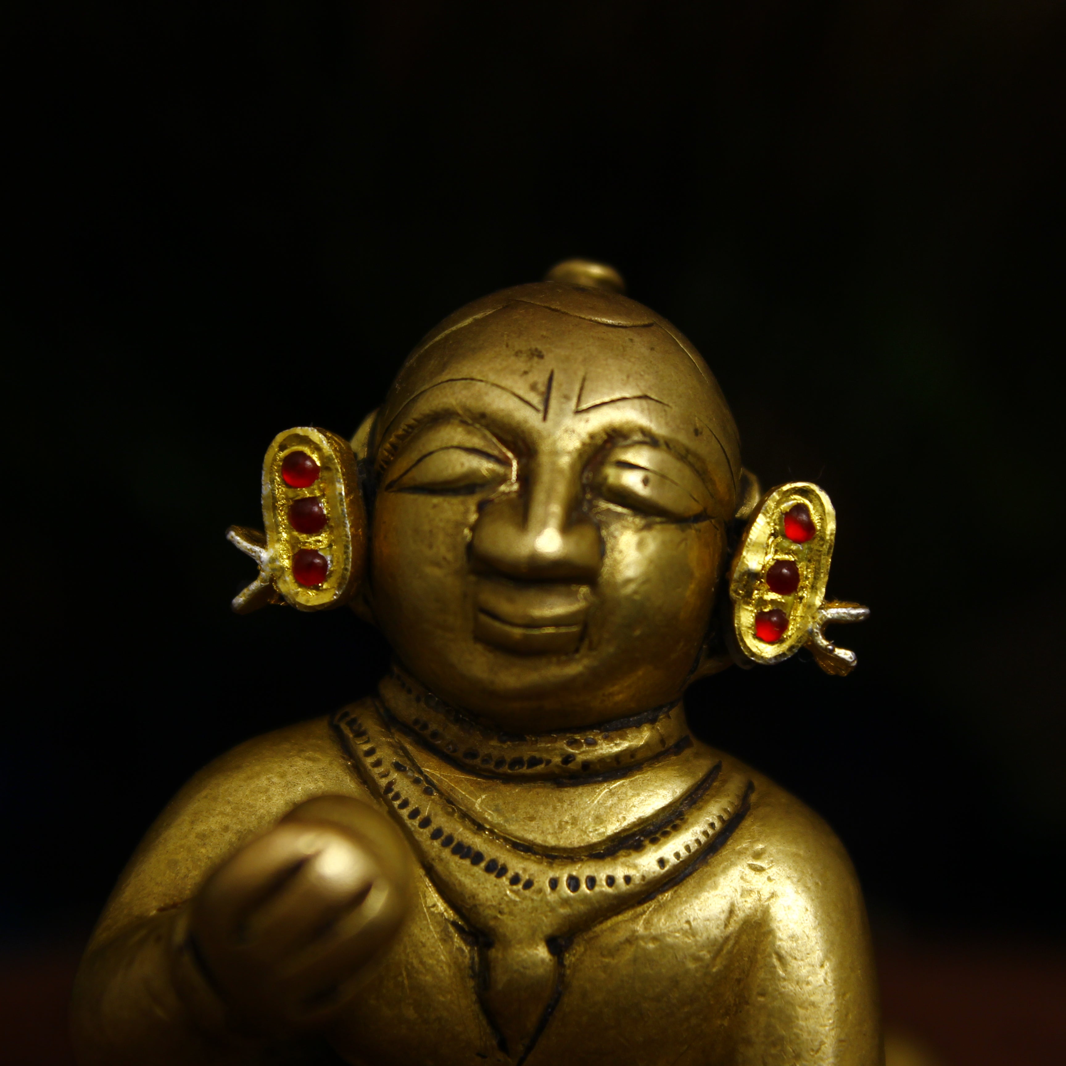 Silver Jadaau MakraKrit Kundal with Manek stone from nandanshringars, showcasing intricate design and craftsmanship.