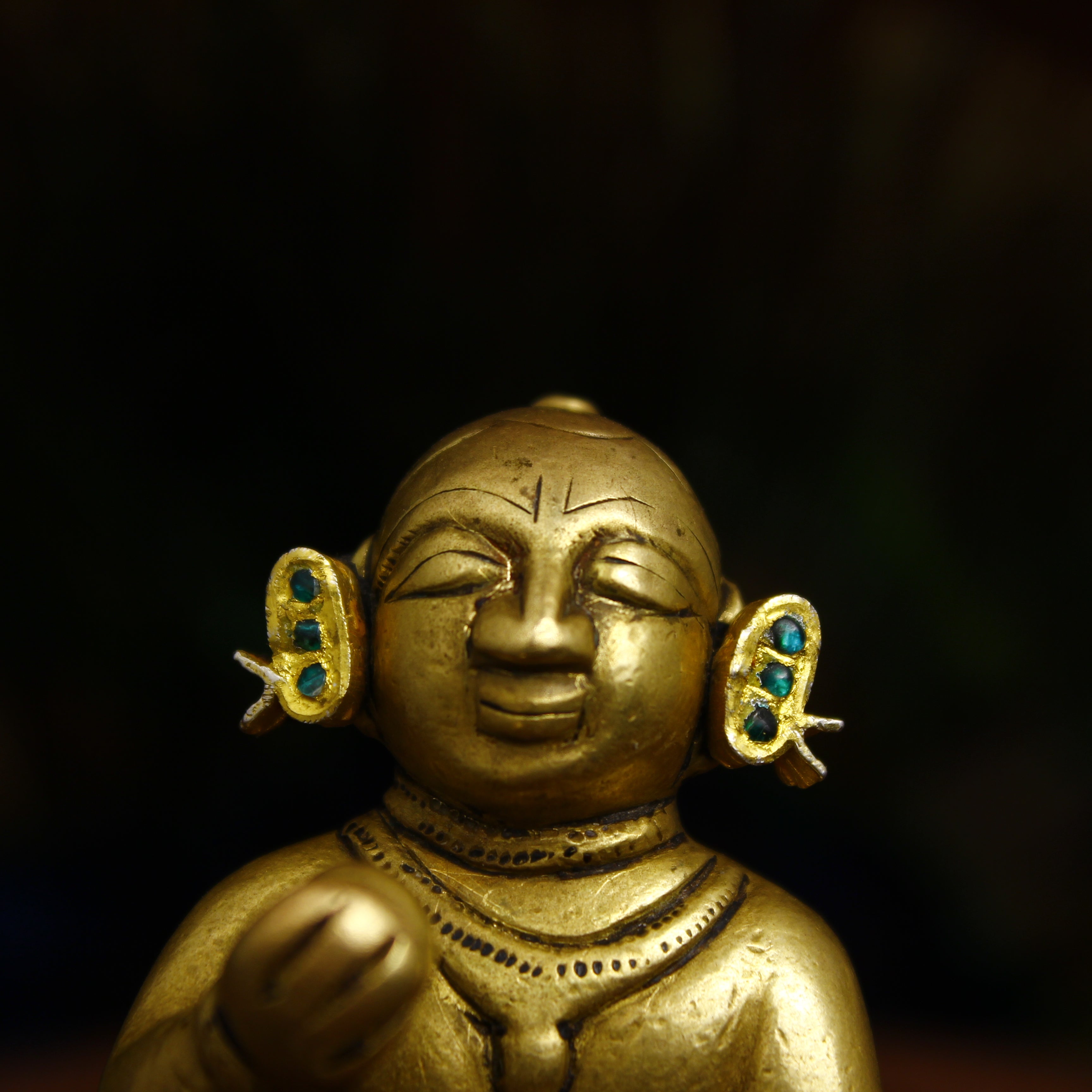 Jadaau MakraKrit Kundal in Panna color, featuring intricate silver detailing and elegant design by nandanshringars.