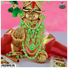 Suva Pankhi Chandrika Ko Shringar