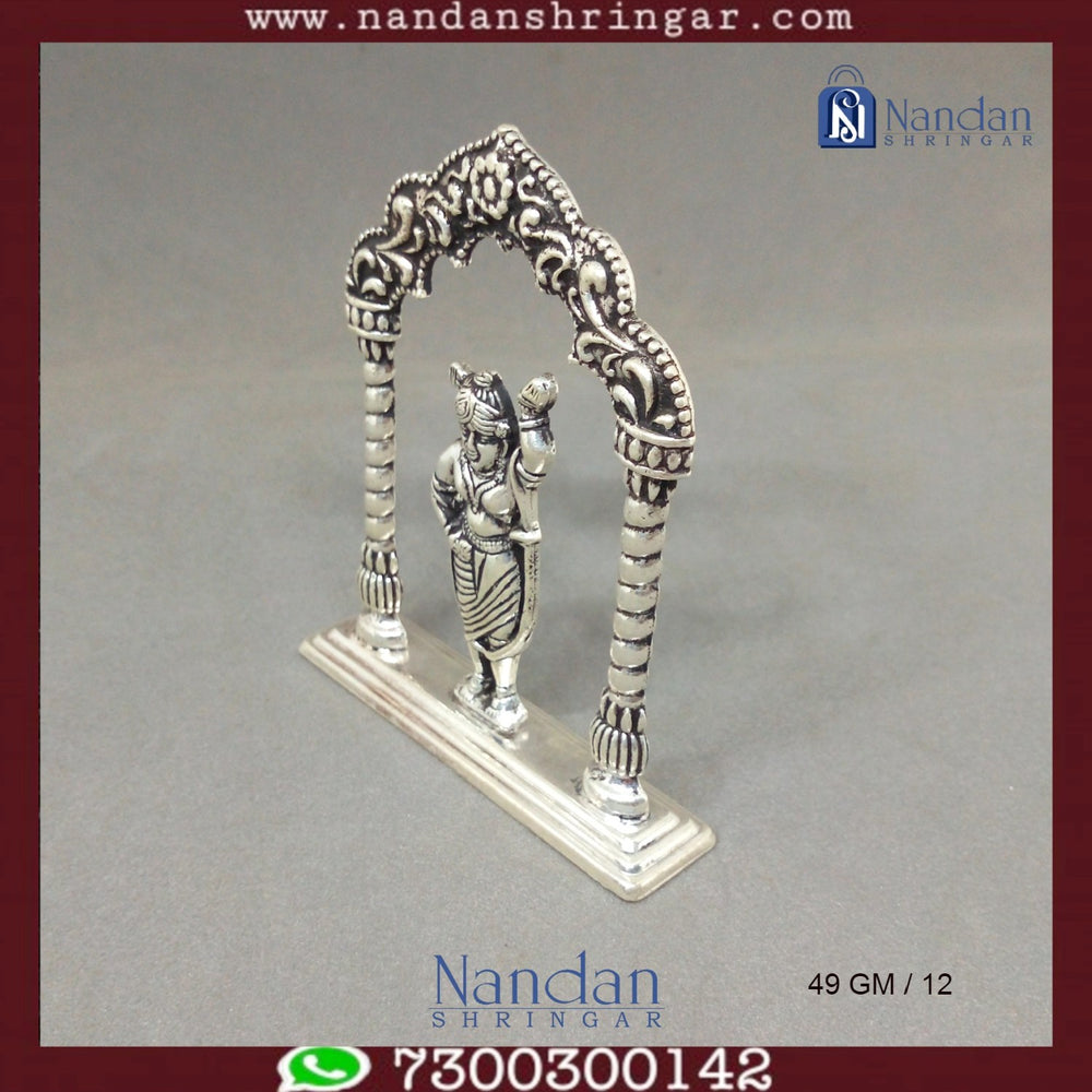 Fine silver Shreenath Ji statue by Utsav Arts, showcasing intricate details and traditional Mangla attire.
