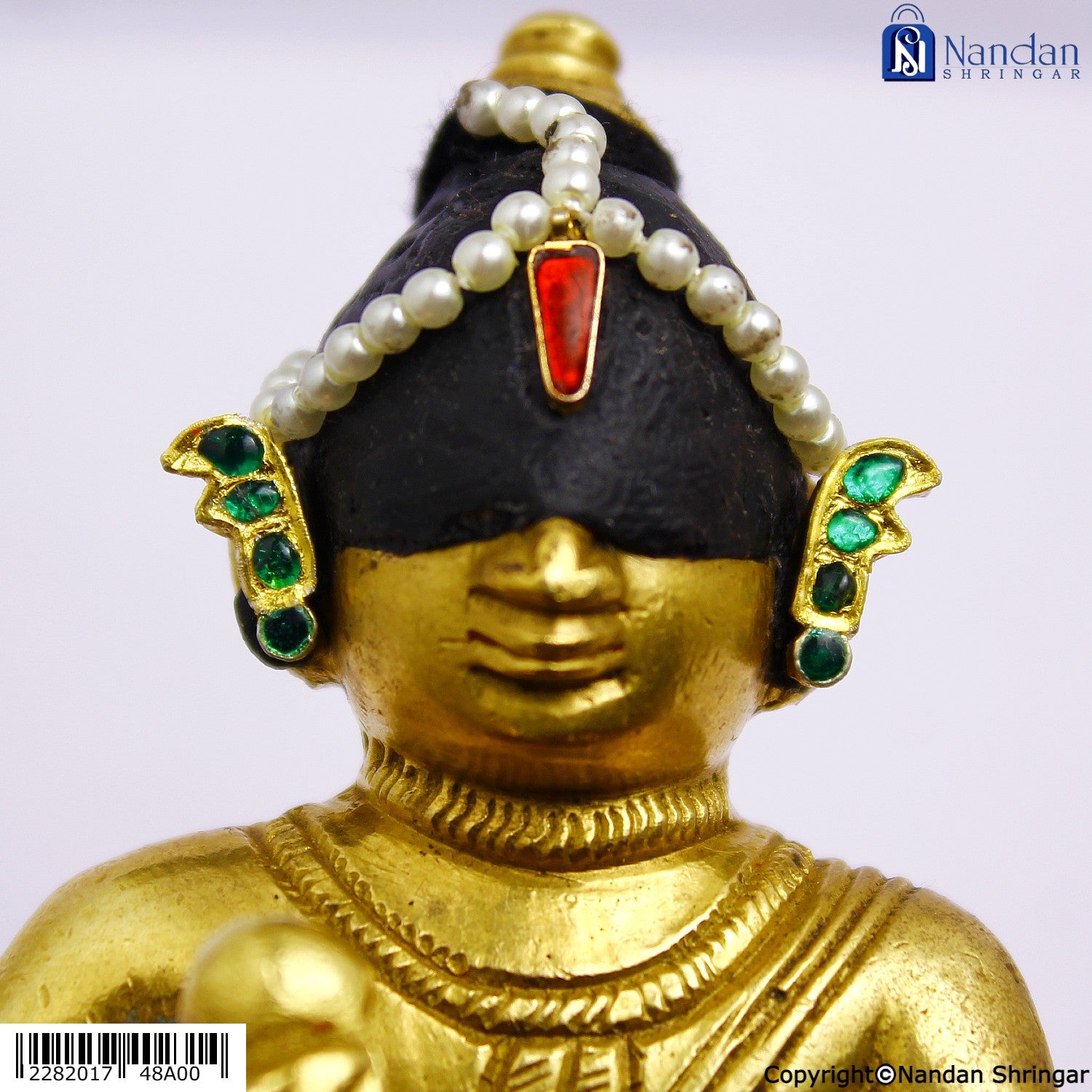 Silver Jadaau MakraKrit Kundal with Panna gemstone, showcasing intricate design and craftsmanship by nandanshringars.