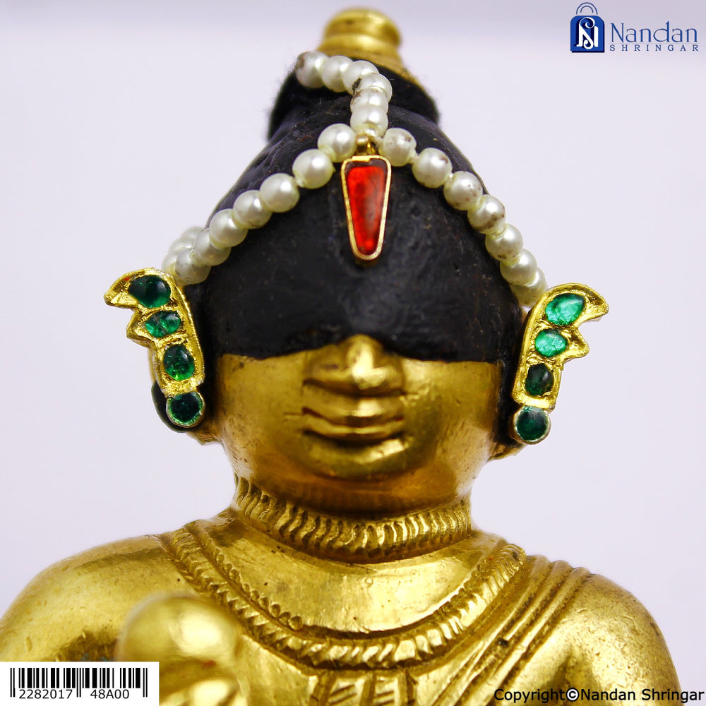 Silver Jadaau MakraKrit Kundal with Panna gemstone, showcasing intricate design and craftsmanship by nandanshringars.