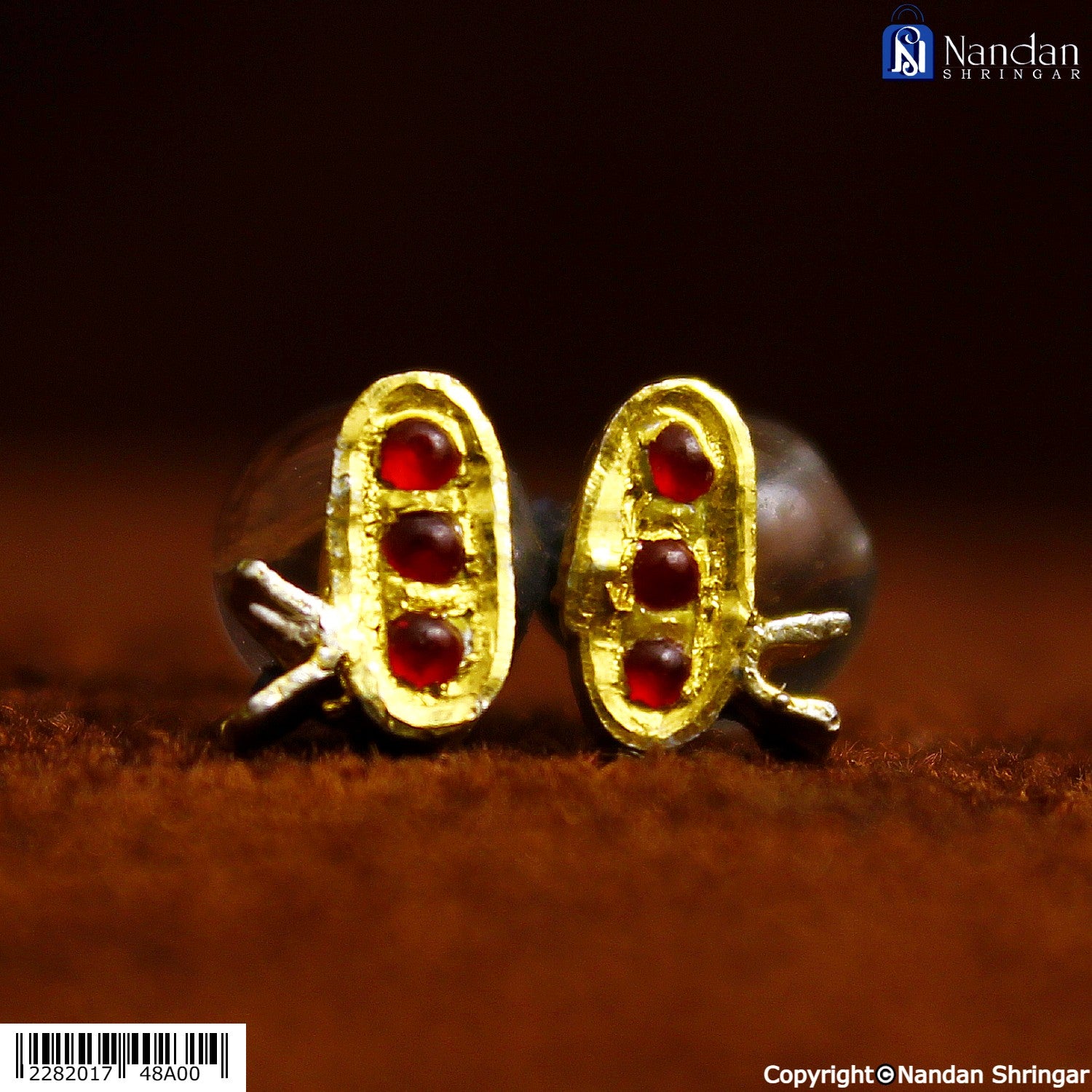 Silver Jadaau MakraKrit Kundal with Manek detailing by nandanshringars, showcasing intricate design and craftsmanship.