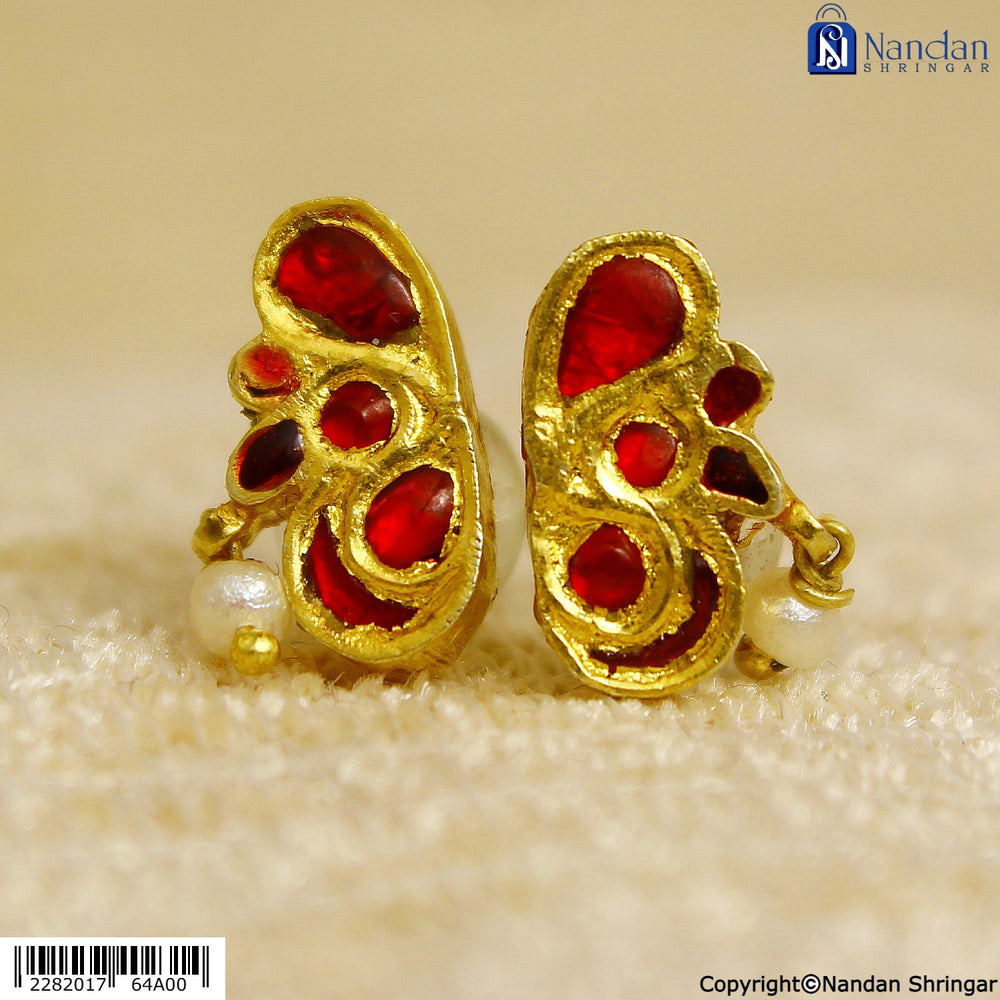 Silver Manek Kundal from nandanshringars featuring intricate MayuraKrit design and a polished finish.